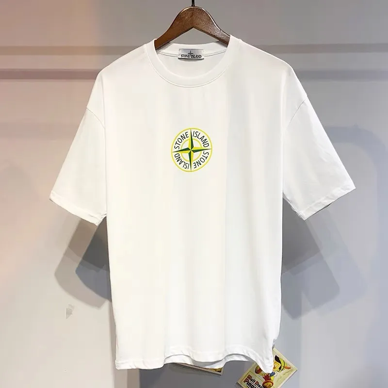W622#P110 [Stone lsland/Stone Island summer new short-sleeved T-shirt with small compass print on the chest] ⚠️[Original creation with high control of details] - Made of 260 grams of combed cotton with 32-count double yarn, soft and comfortable to the touch, sweat-absorbent and breathable. - Simple, basic and versatile style, original quality, the first choice for couples. - Made in a large factory, four needles and five threads on the shoulder, neat alignment, high quality workmanship. - Same style for men and women, very versatile One piece by hand, the details are clearly visible. Color: Black White Size: M L